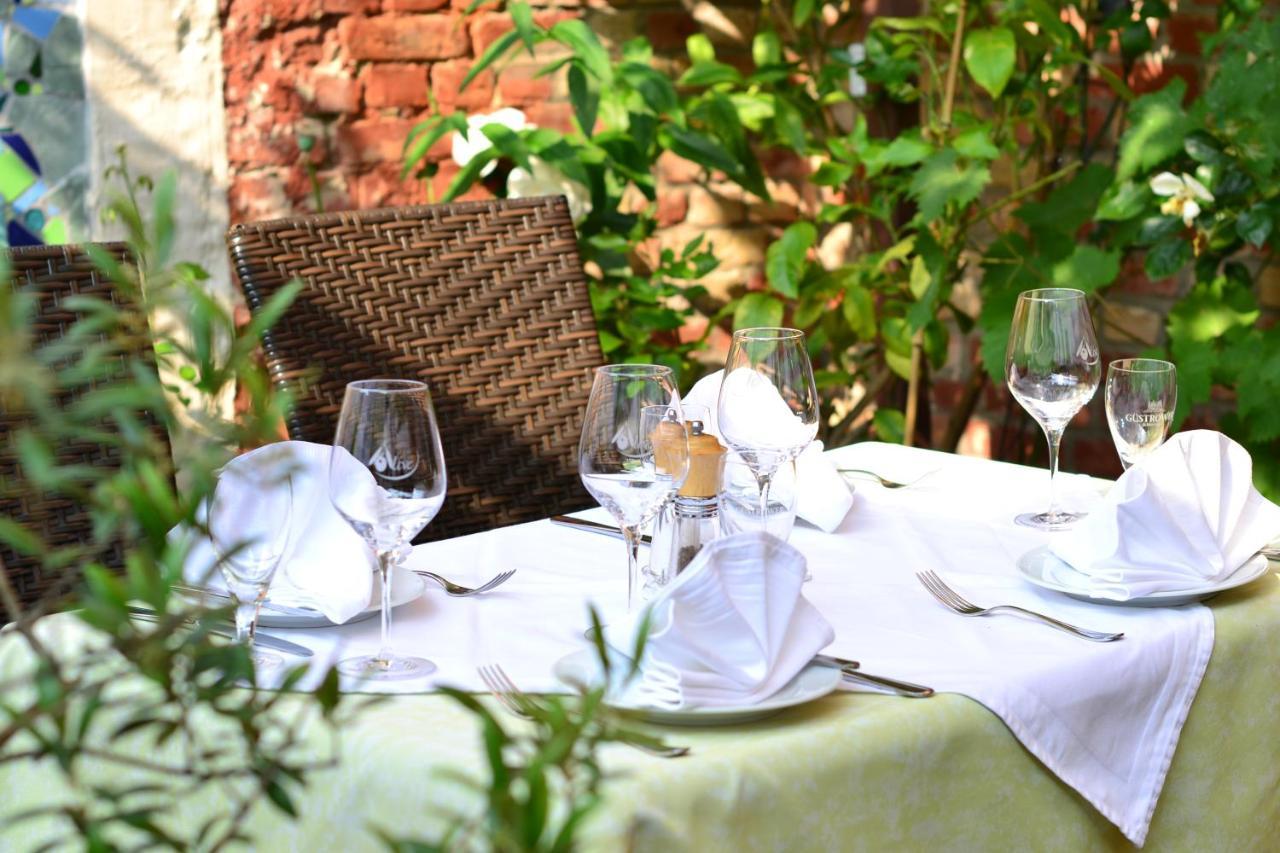 Restaurant & Hotel Olive Грайфсвальд Экстерьер фото